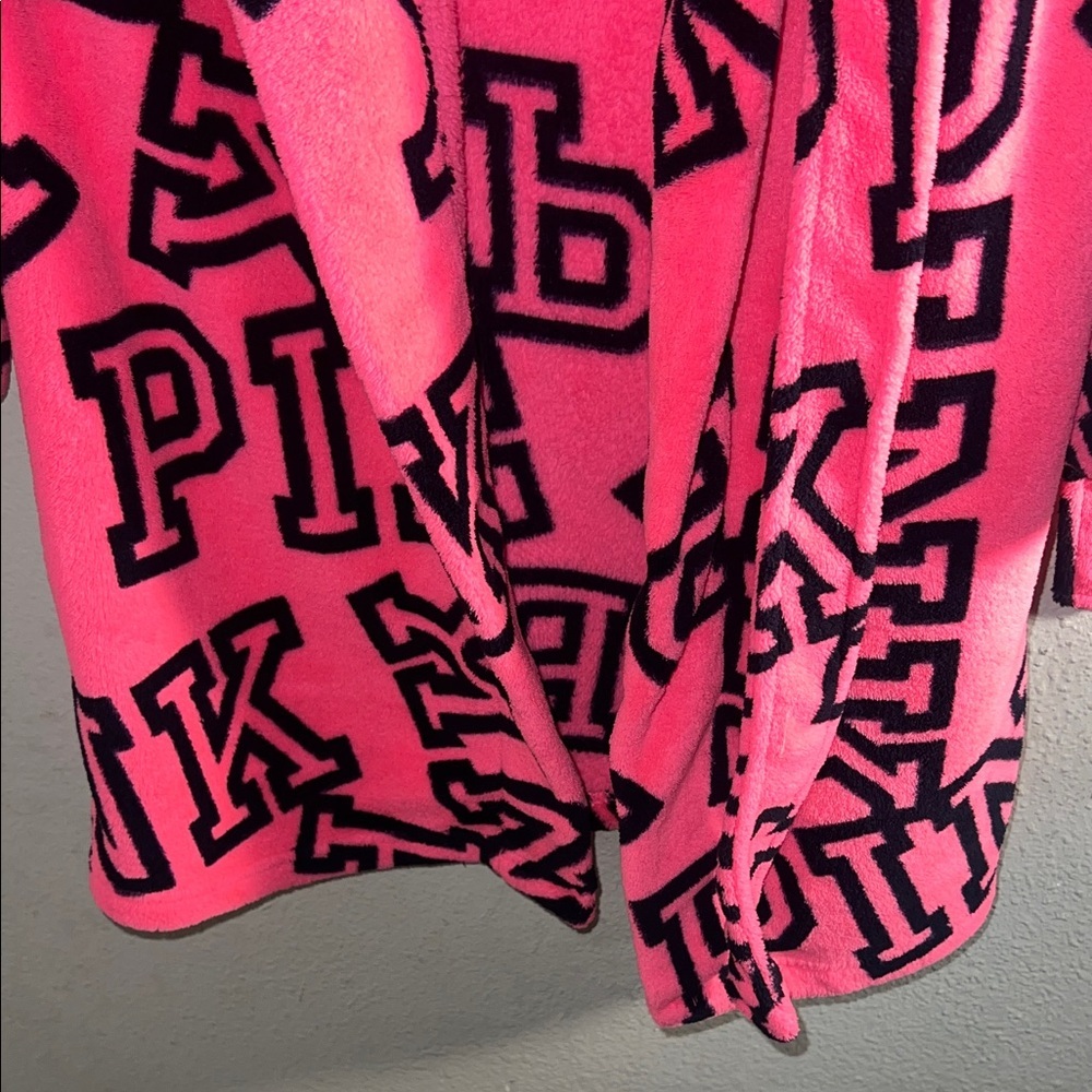 PINK Victoria's Secret Bold Pink and Black Lounge Robe - Picture 4 of 9